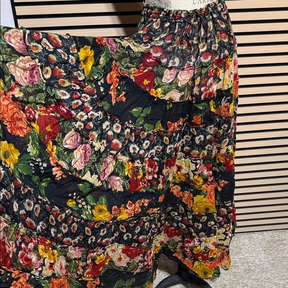 📌 Floral Patchwork Boho Maxi Skirt – Tiered Ruffle Skirt with Adjustable Waist - Picture 2 of 9